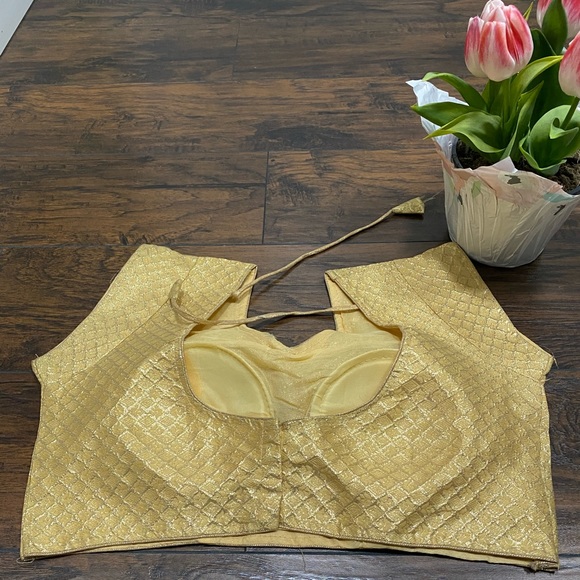 Golden Saree blouse - Picture 3 of 3